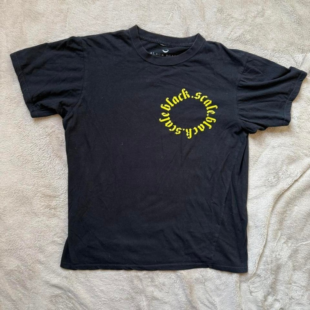 Blank black scale made‎ in USA logo tee